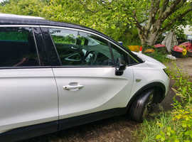 Vauxhall CROSSLAND X, 2020 (20) White Hatchback, Manual Petrol, 59,285 miles