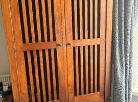 FREE Solid quality oak wardrobe with 4 drawers