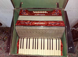Hohner Carmen II Accordion red with Case