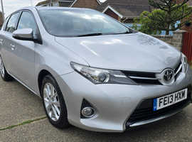 Toyota Auris, 2013 (13) Silver Hatchback, Automatic Petrol, 94,000 miles