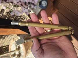 2x glass cutters & cutting square