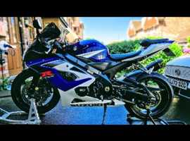 Suzuki 1000 k6