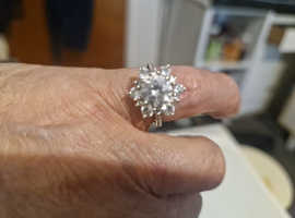 2 LADIES SILVER RINGS SIZE 8
