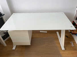 Desk with 3 draws