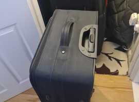 2 suit cases in vgc