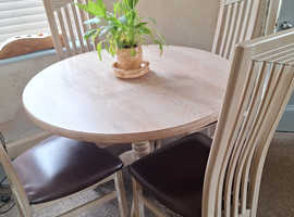 Extendable Dining table and chairs