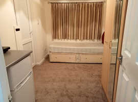 Studio room for rent
