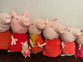 Collection of family of 5 pepper pig soft toys