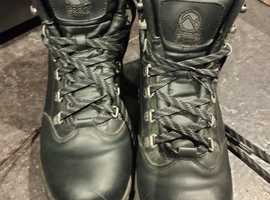 Size 11 Gelert mens black boots