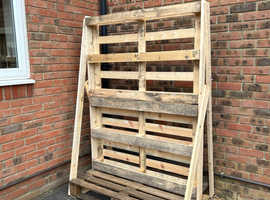 Large pallet free to collector