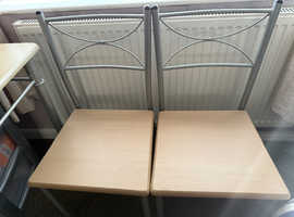 Dining table with 4 matching chairs