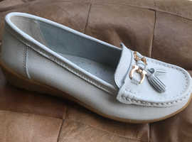 Ladies white soft leather moccasin