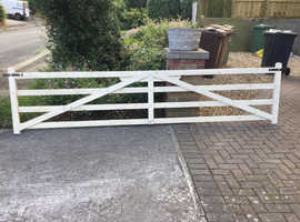 Wooden gate show jump- never used