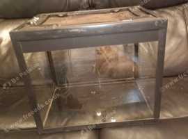 Fish tank / terrarium