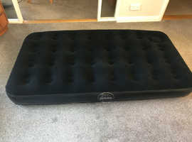 Single size airbed