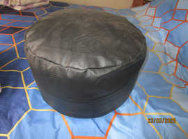 BLACK LEATHER LOOK POUFFEE NEVERR USED