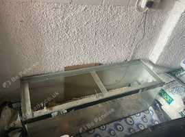 Large fish tank 4 ft with light and pump