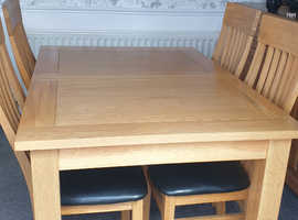 Light Oak extendable dining table and 6 chairs
