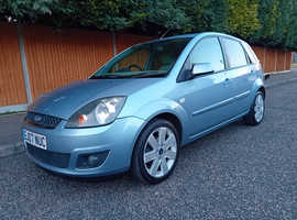 Ford Fiesta Ghia New mot £35 road tax drives fine