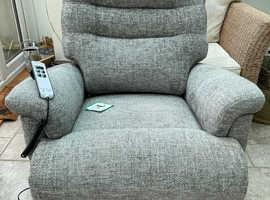 Recliner Arm Chair, dual motor, super comfy