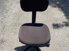 Office chair - swivels in good condition