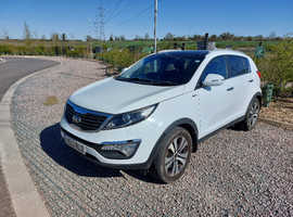 Kia Sportage, 2013 (13) White Estate, Manual Diesel, 102,000 miles