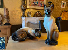 Vintage pair of ceramic siamese cats