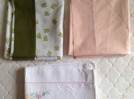 Various pairs of pillowcases
