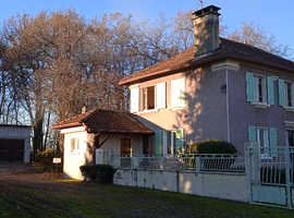 SPACIOUS COUNTRY HOUSE FOR SALE IN THE BEAUTIFUL SOUTH-WEST OF FRANCE