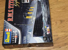 RMS Titanic Gift Set Revell Level 4 1:700 & 1:1200 Brand New