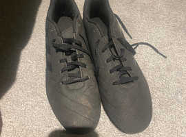 Adidas uk 8 mens football boots. Open to offers