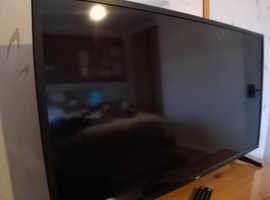 BUSH 40 INCH TV WITH INTEGRATED DVD PLAYER.