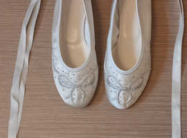 Bride / Bridesmaid / Prom Ballet Shoe with Ribbon Ankle Ties Sz 6