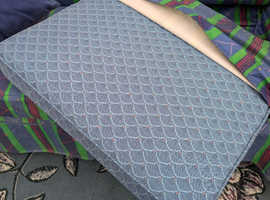 Knightsbridge 2 seater & chair. Fab condition