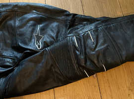 ALPINESTARS Black Leather Motorbike Trousers size UK 42 USA 36 Eu 52  Mens Biker