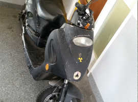 Electric moped in Rat Bike style with no batteries or MOT. Suit enthusiast.