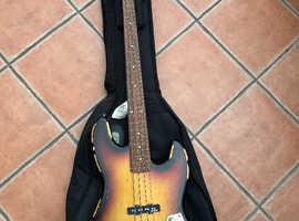 Vintage V74MRJP fretless bass
