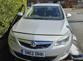Vauxhall Astra, 2012 (12) Silver Hatchback, Manual Petrol, 139,945 miles