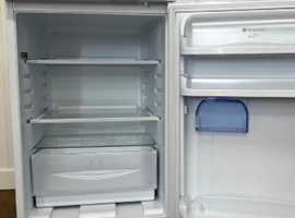 UNDERCOUNTER Hotpoint fridge
