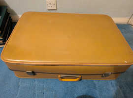 2 x vintage suitcases £5 each