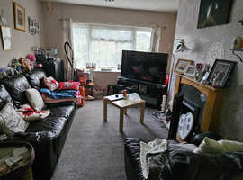2nd floor large 2 bed flat