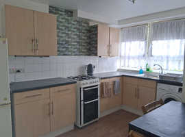 Large two-bedroom ground-floor flat after a full renovation - no agency involved NW9