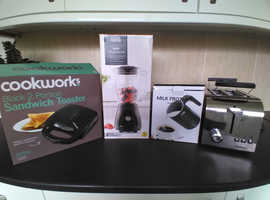 Sandwich toaster, Blender, Milk frother, Toaster as a set- only £40