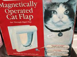 BNIB Magnetically Operated Cat Flap