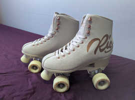 Roller skates nearly new size 7 Rio free local delivery
