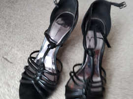 Black heeled sandals Size 6
