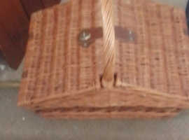 PICNIC BOX WITH PLATES AND GLASSES £55.00