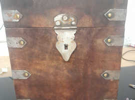 Vintage wine box old