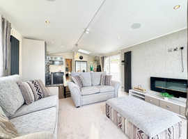 2 BEDROOM LAKE SIDE CARAVAN FOR SALE IN CLACTON