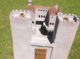 MEDIEVAL authentic castle.turrets/port cullis/bridge etc.ideal display .play etc.